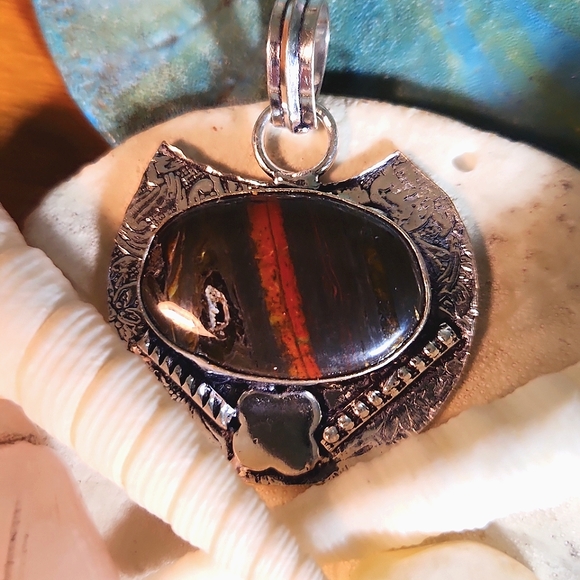 Lovely, Super-Chunky, Oval-Shaped, Natural Tiger Eye Cabochon Pendant. - Picture 2 of 6